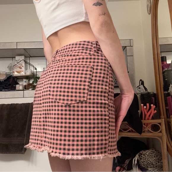 pink and black patterned skirt - Picture 4 of 5